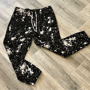 Brooklyn Cloth Black W/ Paint Splatter Sweatpants Size XL
Stylish Comfy Trendy